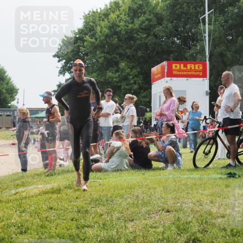 21.06.2025 - 27. Vierlanden-Triathlon KatJ http://msf.ph/oto/8034170 15.06.2025 11:17:39 Schwimmen 849, 973 meine-sportfotos.de