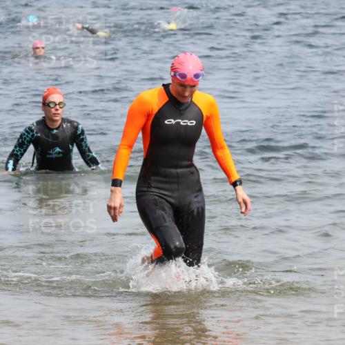 21.06.2025 - 27. Vierlanden-Triathlon Lena Gebhardt http://msf.ph/oto/8034172 15.06.2025 11:19:13 Schwimmen 876, 901 meine-sportfotos.de