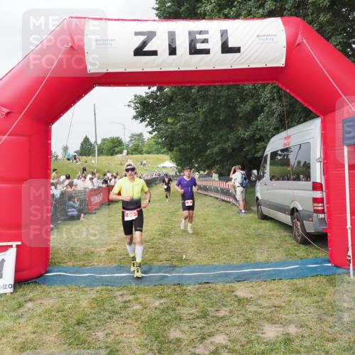 21.06.2025 - 27. Vierlanden-Triathlon MichiJ http://msf.ph/oto/8034173 15.06.2026 12:57:24 Ziel 5, 64, 99 meine-sportfotos.de