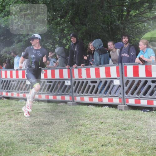 21.06.2025 - 27. Vierlanden-Triathlon KatJ http://msf.ph/oto/8034178 15.06.2025 13:47:34 Ziel 1145 meine-sportfotos.de