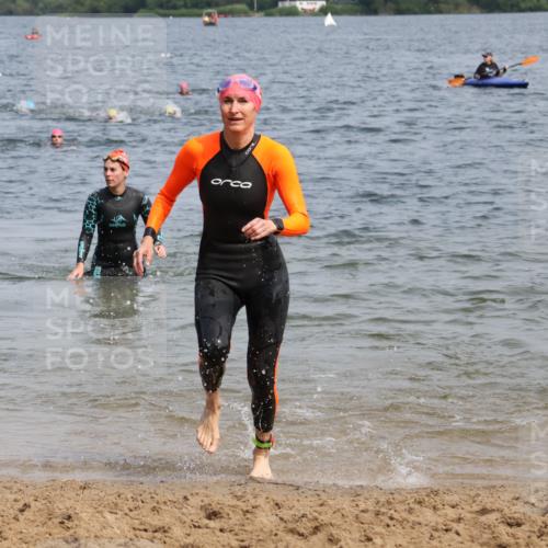 21.06.2025 - 27. Vierlanden-Triathlon Lena Gebhardt http://msf.ph/oto/8034187 15.06.2025 11:19:16 Schwimmen 876, 878, 901, 923 meine-sportfotos.de