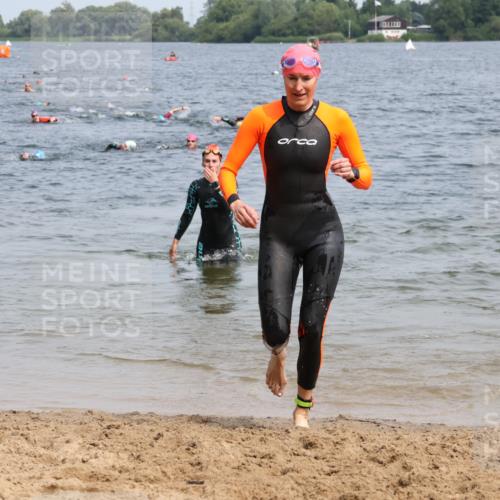 21.06.2025 - 27. Vierlanden-Triathlon Lena Gebhardt http://msf.ph/oto/8034189 15.06.2025 11:19:17 Schwimmen 876, 878, 901, 923 meine-sportfotos.de