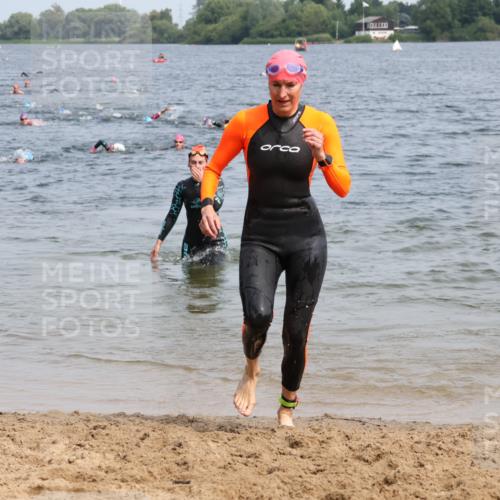 21.06.2025 - 27. Vierlanden-Triathlon Lena Gebhardt http://msf.ph/oto/8034191 15.06.2025 11:19:17 Schwimmen 876, 878, 901, 923 meine-sportfotos.de