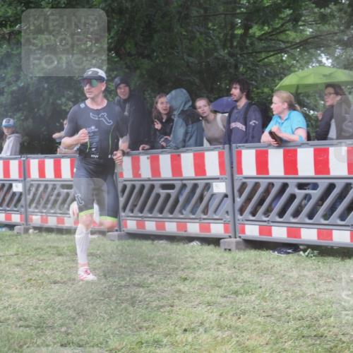 21.06.2025 - 27. Vierlanden-Triathlon KatJ http://msf.ph/oto/8034192 15.06.2025 13:47:35 Ziel 1145, 1153 meine-sportfotos.de
