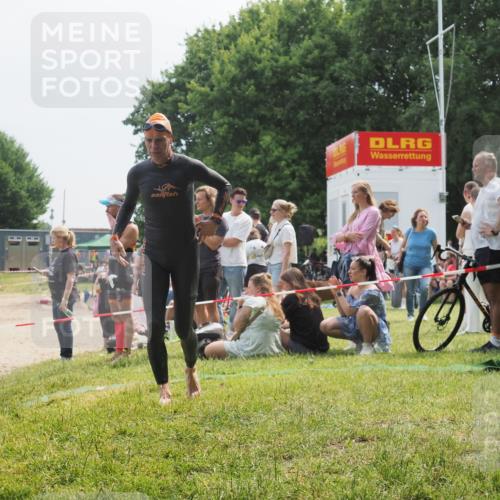 21.06.2025 - 27. Vierlanden-Triathlon KatJ http://msf.ph/oto/8034194 15.06.2025 11:17:39 Schwimmen 849, 973 meine-sportfotos.de