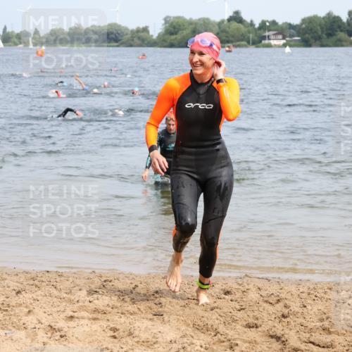 21.06.2025 - 27. Vierlanden-Triathlon Lena Gebhardt http://msf.ph/oto/8034195 15.06.2025 11:19:17 Schwimmen 876, 878, 901, 923 meine-sportfotos.de