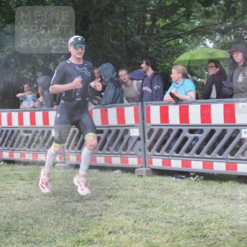 21.06.2025 - 27. Vierlanden-Triathlon KatJ http://msf.ph/oto/8034199 15.06.2025 13:47:35 Ziel 1145, 1153 meine-sportfotos.de