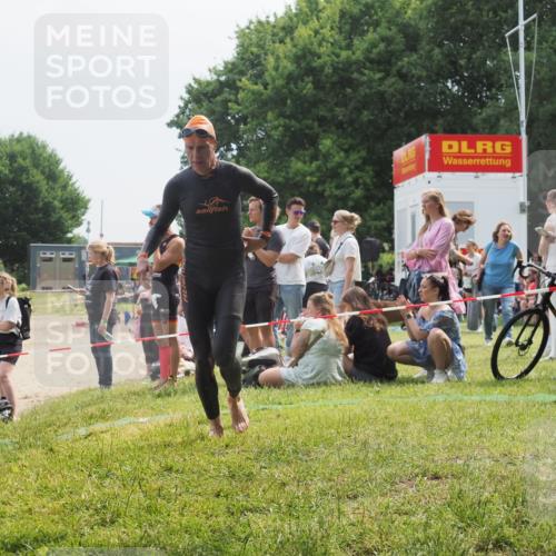 21.06.2025 - 27. Vierlanden-Triathlon KatJ http://msf.ph/oto/8034200 15.06.2025 11:17:39 Schwimmen 849, 973 meine-sportfotos.de