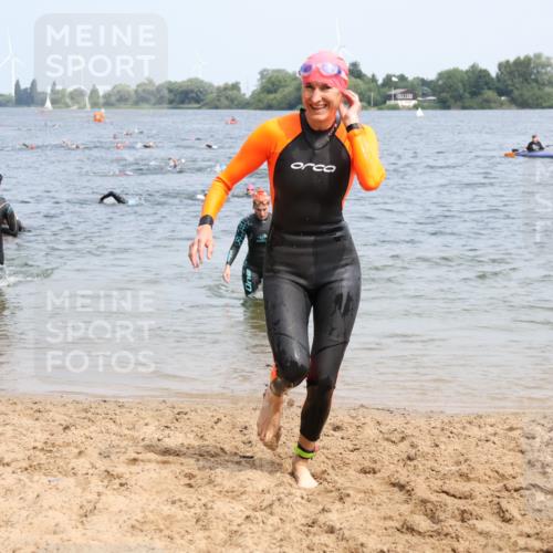 21.06.2025 - 27. Vierlanden-Triathlon Lena Gebhardt http://msf.ph/oto/8034205 15.06.2025 11:19:18 Schwimmen 875, 878, 901, 923 meine-sportfotos.de