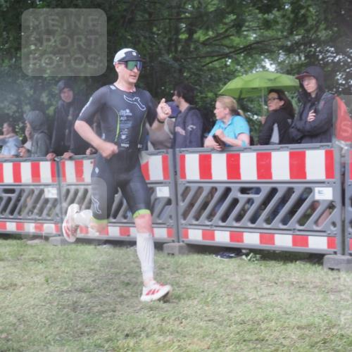 21.06.2025 - 27. Vierlanden-Triathlon KatJ http://msf.ph/oto/8034206 15.06.2025 13:47:35 Ziel 1145, 1153 meine-sportfotos.de