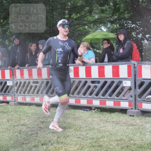 21.06.2025 - 27. Vierlanden-Triathlon KatJ http://msf.ph/oto/8034209 15.06.2025 13:47:35 Ziel 1145, 1153 meine-sportfotos.de