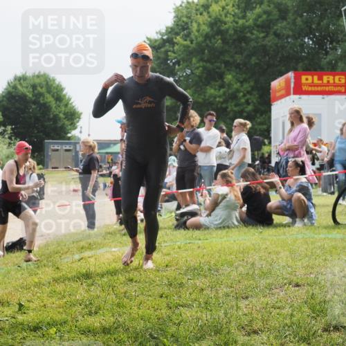 21.06.2025 - 27. Vierlanden-Triathlon KatJ http://msf.ph/oto/8034215 15.06.2025 11:17:40 Schwimmen 849, 973 meine-sportfotos.de