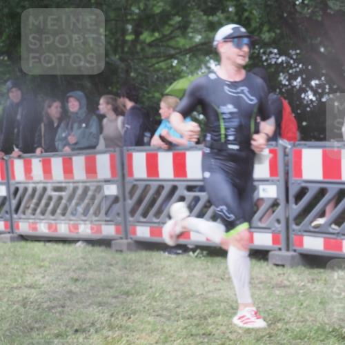21.06.2025 - 27. Vierlanden-Triathlon KatJ http://msf.ph/oto/8034218 15.06.2025 13:47:35 Ziel 1145, 1153 meine-sportfotos.de