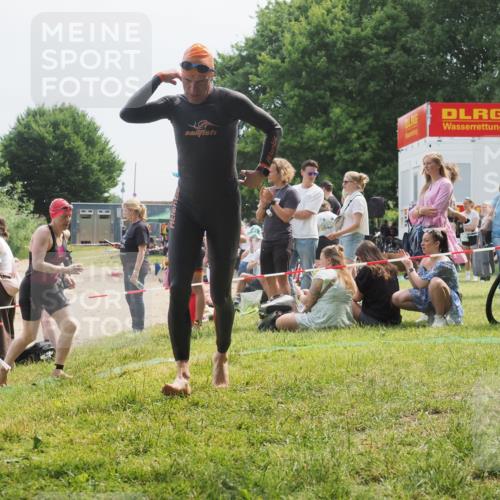 21.06.2025 - 27. Vierlanden-Triathlon KatJ http://msf.ph/oto/8034220 15.06.2025 11:17:40 Schwimmen 849, 973 meine-sportfotos.de