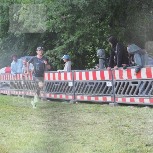 21.06.2025 - 27. Vierlanden-Triathlon KatJ http://msf.ph/oto/8034227 15.06.2025 13:47:45 Ziel 1153 meine-sportfotos.de