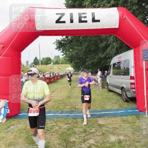 21.06.2025 - 27. Vierlanden-Triathlon MichiJ http://msf.ph/oto/8034229 15.06.2026 12:57:26 Ziel 5, 51, 64, 99 meine-sportfotos.de