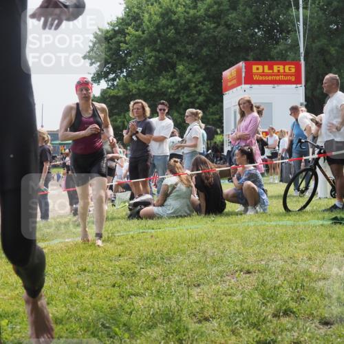 21.06.2025 - 27. Vierlanden-Triathlon KatJ http://msf.ph/oto/8034232 15.06.2025 11:17:41 Schwimmen 849, 973 meine-sportfotos.de
