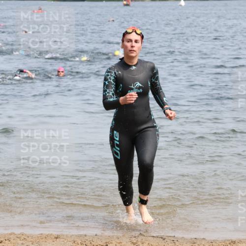 21.06.2025 - 27. Vierlanden-Triathlon Lena Gebhardt http://msf.ph/oto/8034235 15.06.2025 11:19:22 Schwimmen 875, 878, 901, 923 meine-sportfotos.de