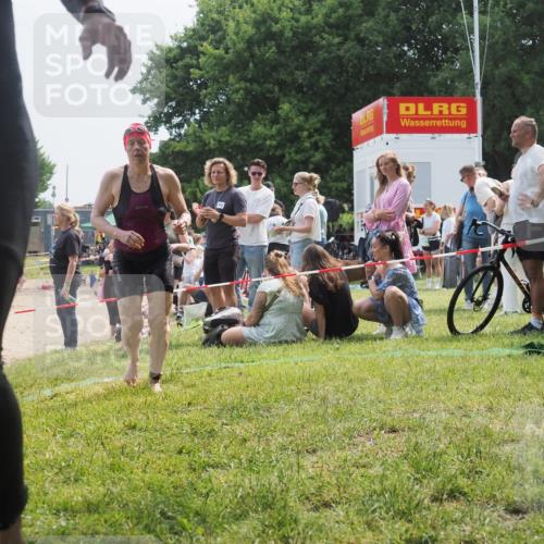 21.06.2025 - 27. Vierlanden-Triathlon KatJ http://msf.ph/oto/8034237 15.06.2025 11:17:41 Schwimmen 849, 973 meine-sportfotos.de