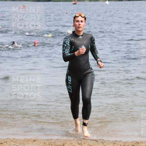 21.06.2025 - 27. Vierlanden-Triathlon Lena Gebhardt http://msf.ph/oto/8034238 15.06.2025 11:19:22 Schwimmen 875, 878, 901, 923 meine-sportfotos.de