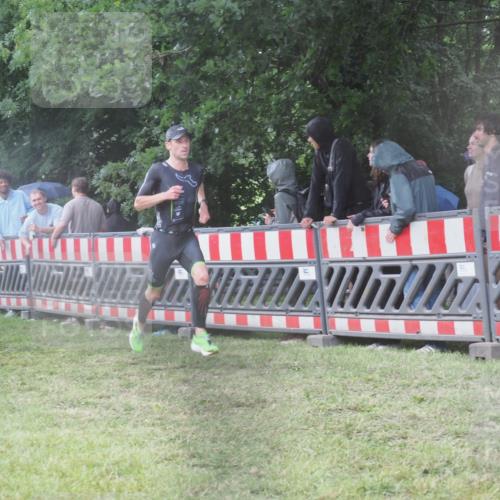 21.06.2025 - 27. Vierlanden-Triathlon KatJ http://msf.ph/oto/8034239 15.06.2025 13:47:46 Ziel 1153 meine-sportfotos.de