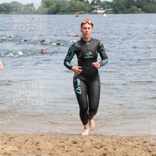 21.06.2025 - 27. Vierlanden-Triathlon Lena Gebhardt http://msf.ph/oto/8034242 15.06.2025 11:19:23 Schwimmen 875, 878, 895, 901, 923 meine-sportfotos.de