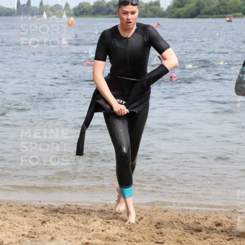 21.06.2025 - 27. Vierlanden-Triathlon Lena Gebhardt http://msf.ph/oto/8034250 15.06.2025 11:19:24 Schwimmen 875, 878, 895, 901, 923 meine-sportfotos.de