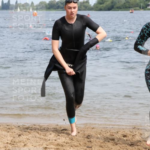21.06.2025 - 27. Vierlanden-Triathlon Lena Gebhardt http://msf.ph/oto/8034255 15.06.2025 11:19:24 Schwimmen 875, 878, 895, 901, 923 meine-sportfotos.de