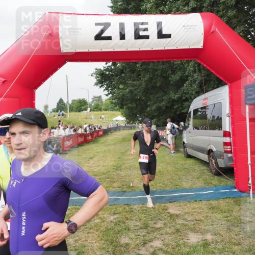 21.06.2025 - 27. Vierlanden-Triathlon MichiJ http://msf.ph/oto/8034259 15.06.2026 12:57:29 Ziel 5, 51, 99 meine-sportfotos.de