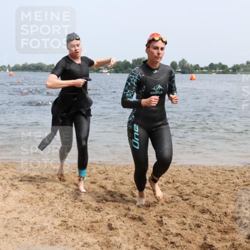 21.06.2025 - 27. Vierlanden-Triathlon Lena Gebhardt http://msf.ph/oto/8034263 15.06.2025 11:19:25 Schwimmen 875, 878, 895, 901, 923 meine-sportfotos.de