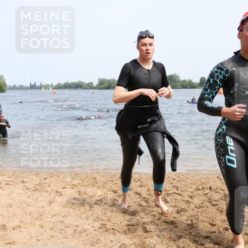 21.06.2025 - 27. Vierlanden-Triathlon Lena Gebhardt http://msf.ph/oto/8034267 15.06.2025 11:19:25 Schwimmen 875, 878, 895, 901, 923 meine-sportfotos.de
