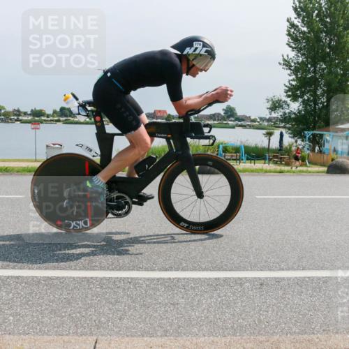 21.06.2025 - 27. Vierlanden-Triathlon H.Heesch http://msf.ph/oto/8034269 15.06.2025 11:41:13 Radfahren 715, 778, 867, 884 meine-sportfotos.de