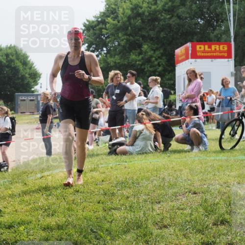 21.06.2025 - 27. Vierlanden-Triathlon KatJ http://msf.ph/oto/8034270 15.06.2025 11:17:42 Schwimmen 849, 973 meine-sportfotos.de