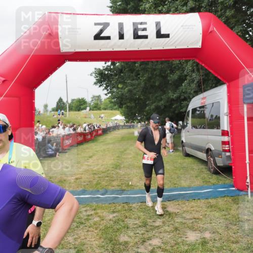 21.06.2025 - 27. Vierlanden-Triathlon MichiJ http://msf.ph/oto/8034271 15.06.2026 12:57:30 Ziel 5, 51, 99 meine-sportfotos.de