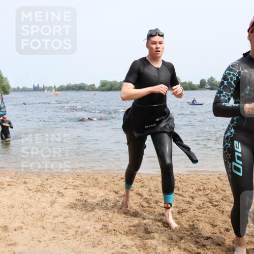 21.06.2025 - 27. Vierlanden-Triathlon Lena Gebhardt http://msf.ph/oto/8034273 15.06.2025 11:19:25 Schwimmen 875, 878, 895, 901, 923 meine-sportfotos.de