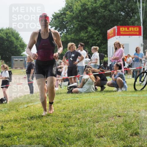 21.06.2025 - 27. Vierlanden-Triathlon KatJ http://msf.ph/oto/8034275 15.06.2025 11:17:43 Schwimmen 849, 973 meine-sportfotos.de