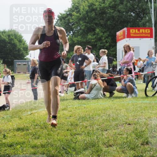 21.06.2025 - 27. Vierlanden-Triathlon KatJ http://msf.ph/oto/8034280 15.06.2025 11:17:43 Schwimmen 849, 973 meine-sportfotos.de