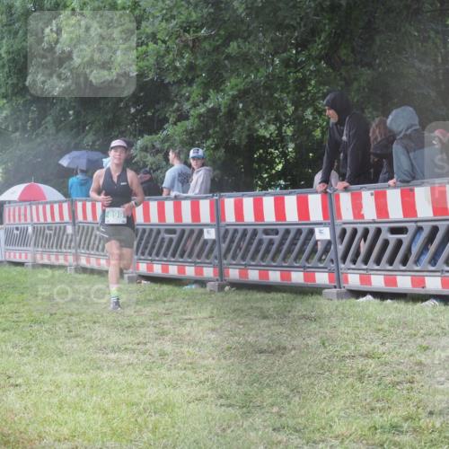 21.06.2025 - 27. Vierlanden-Triathlon KatJ http://msf.ph/oto/8034282 15.06.2025 13:48:00 Ziel 898 meine-sportfotos.de