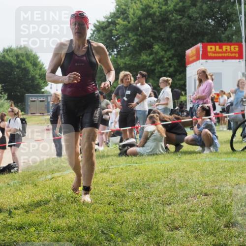 21.06.2025 - 27. Vierlanden-Triathlon KatJ http://msf.ph/oto/8034283 15.06.2025 11:17:43 Schwimmen 849, 973 meine-sportfotos.de