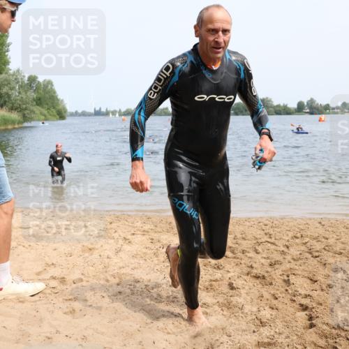 21.06.2025 - 27. Vierlanden-Triathlon Lena Gebhardt http://msf.ph/oto/8034293 15.06.2025 11:19:28 Schwimmen 875, 878, 895, 901, 923 meine-sportfotos.de