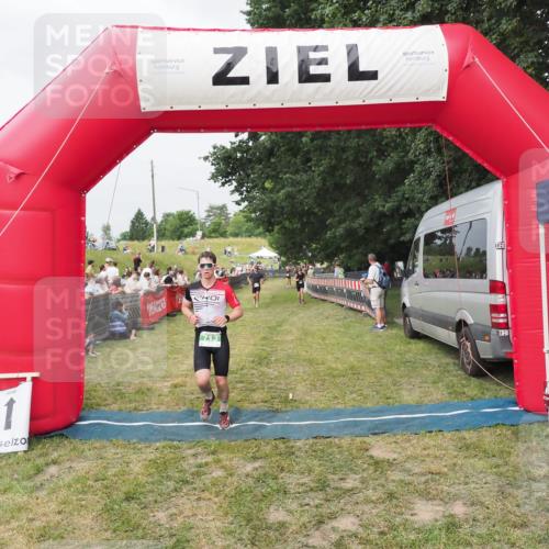 21.06.2025 - 27. Vierlanden-Triathlon MichiJ http://msf.ph/oto/8034299 15.06.2026 12:57:49 Ziel 75, 713 meine-sportfotos.de