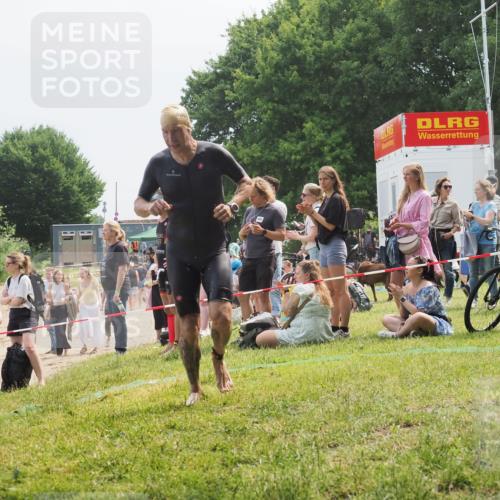 21.06.2025 - 27. Vierlanden-Triathlon KatJ http://msf.ph/oto/8034311 15.06.2025 11:18:13 Schwimmen 834 meine-sportfotos.de