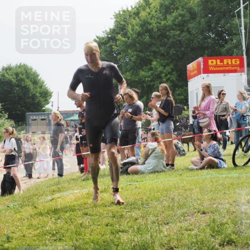21.06.2025 - 27. Vierlanden-Triathlon KatJ http://msf.ph/oto/8034316 15.06.2025 11:18:13 Schwimmen 834 meine-sportfotos.de
