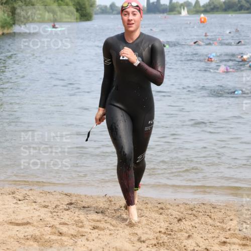 21.06.2025 - 27. Vierlanden-Triathlon Lena Gebhardt http://msf.ph/oto/8034317 15.06.2025 11:19:32 Schwimmen 875, 878, 895, 923 meine-sportfotos.de