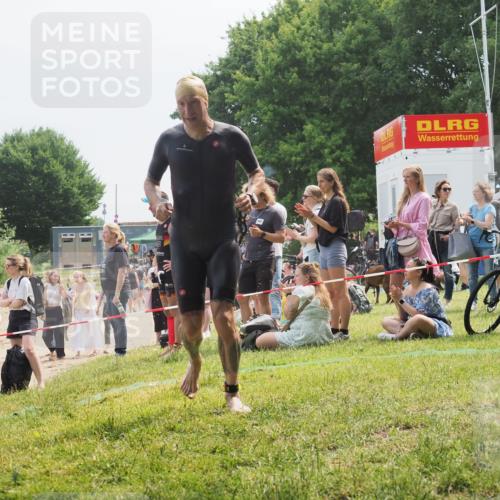 21.06.2025 - 27. Vierlanden-Triathlon KatJ http://msf.ph/oto/8034320 15.06.2025 11:18:13 Schwimmen 834 meine-sportfotos.de