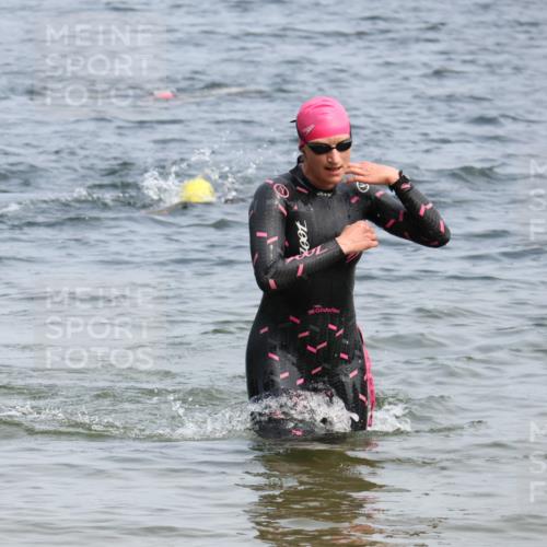 21.06.2025 - 27. Vierlanden-Triathlon Lena Gebhardt http://msf.ph/oto/8034345 15.06.2025 11:19:43 Schwimmen 895, 899, 915 meine-sportfotos.de