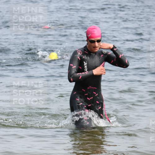 21.06.2025 - 27. Vierlanden-Triathlon Lena Gebhardt http://msf.ph/oto/8034348 15.06.2025 11:19:43 Schwimmen 895, 899, 915 meine-sportfotos.de