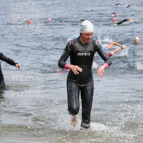 21.06.2025 - 27. Vierlanden-Triathlon Lena Gebhardt http://msf.ph/oto/8034353 15.06.2025 11:19:45 Schwimmen 899, 915 meine-sportfotos.de