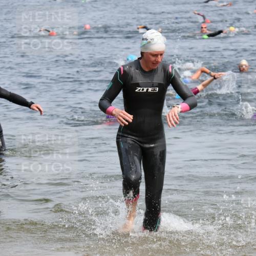 21.06.2025 - 27. Vierlanden-Triathlon Lena Gebhardt http://msf.ph/oto/8034358 15.06.2025 11:19:45 Schwimmen 899, 915 meine-sportfotos.de