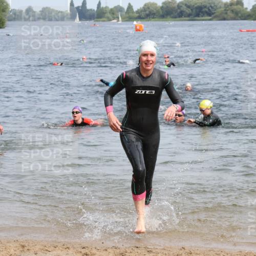 21.06.2025 - 27. Vierlanden-Triathlon Lena Gebhardt http://msf.ph/oto/8034360 15.06.2025 11:19:46 Schwimmen 899, 915 meine-sportfotos.de